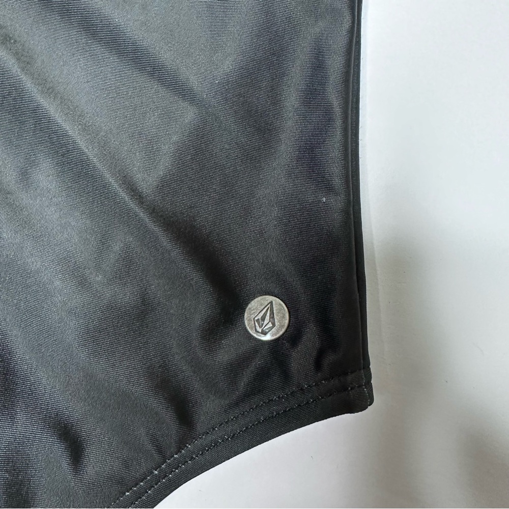 Volcom Women’s Rear View One Piece - Picture 6 of 6